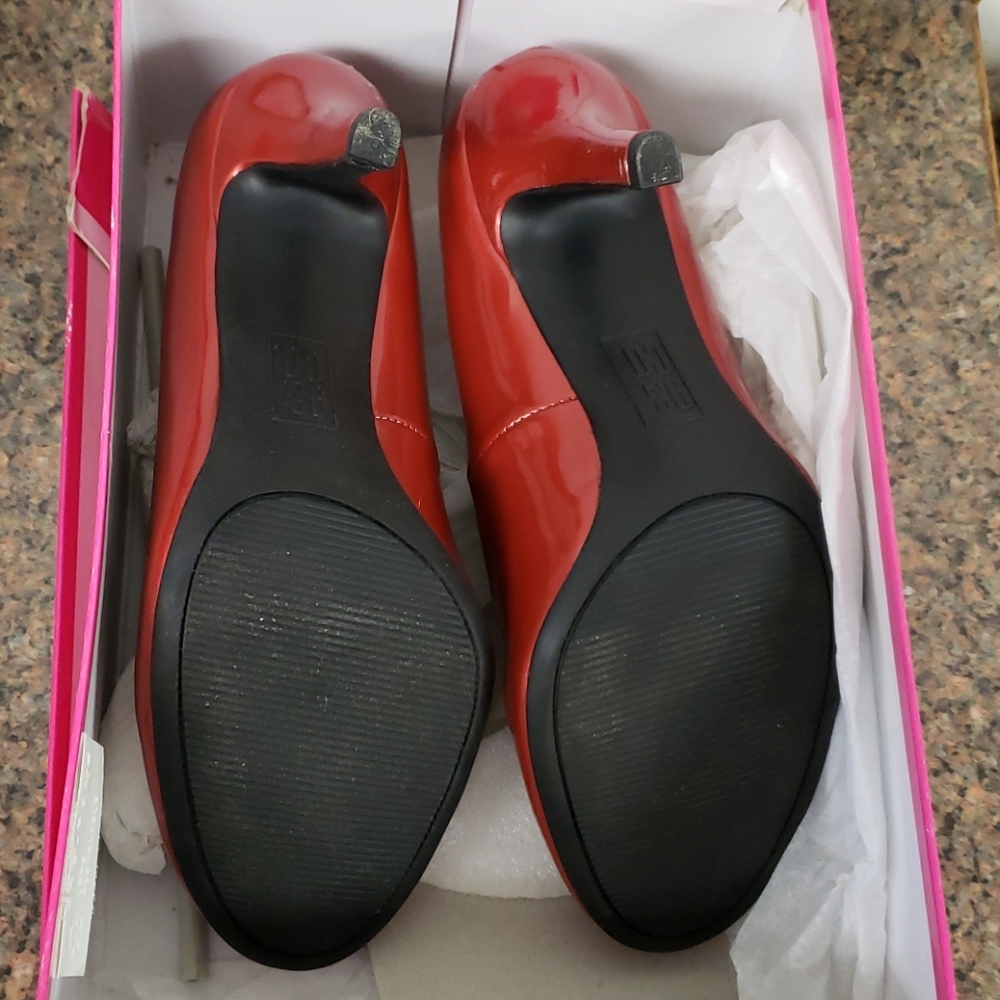 Heels - Picture 5 of 6